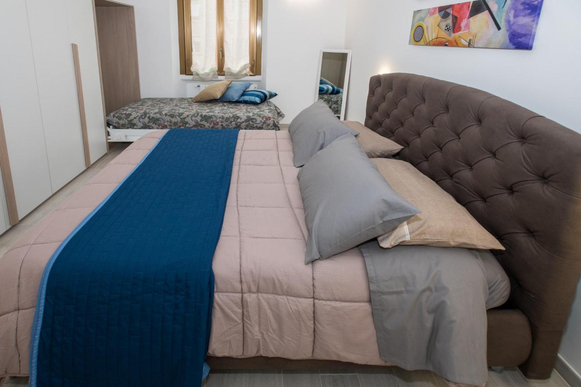 The Palm Sisters - Navigli, Bocconi * Mailand